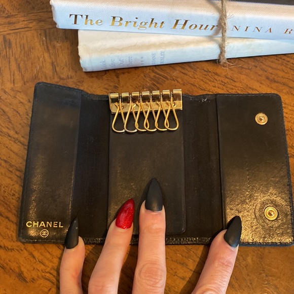 💯 AUTH. Chanel vintage black caviar leather key holder /keychain - Picture 11 of 12